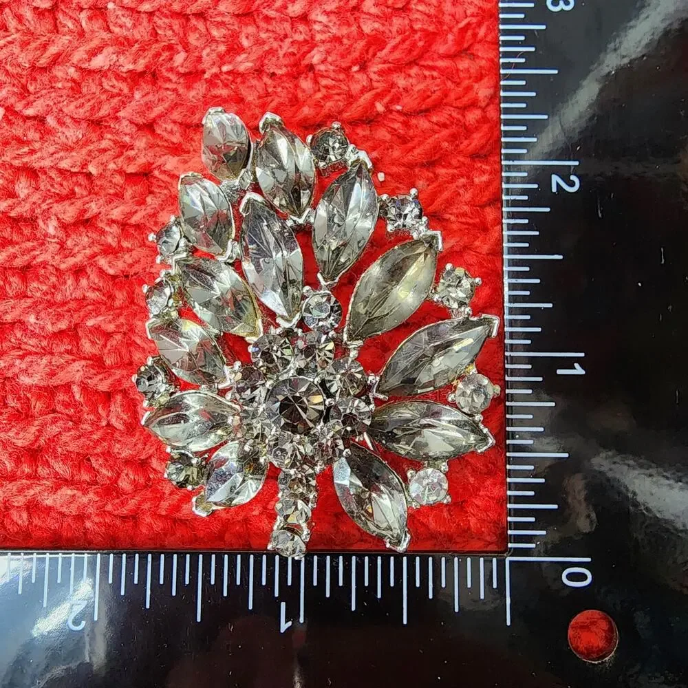 50s Weiss Smoky Grey Rhinestone Leaf Brooch Silver Tone Pin